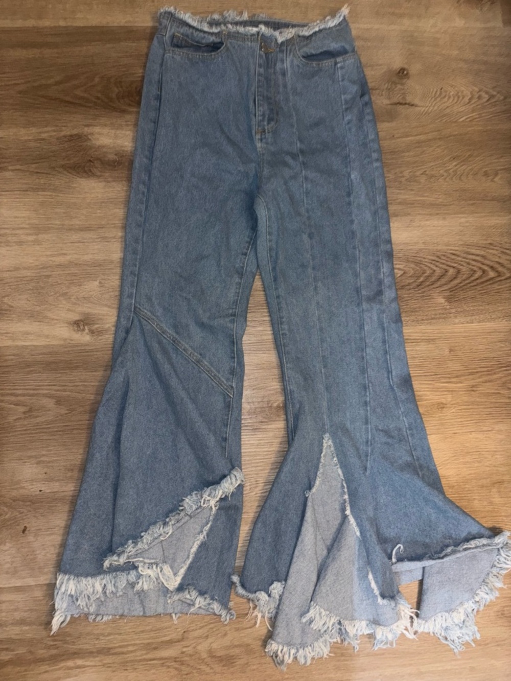 Daya by Zendaya Flare Jeans XS Frayed Hem Wide Leg Statement Denim